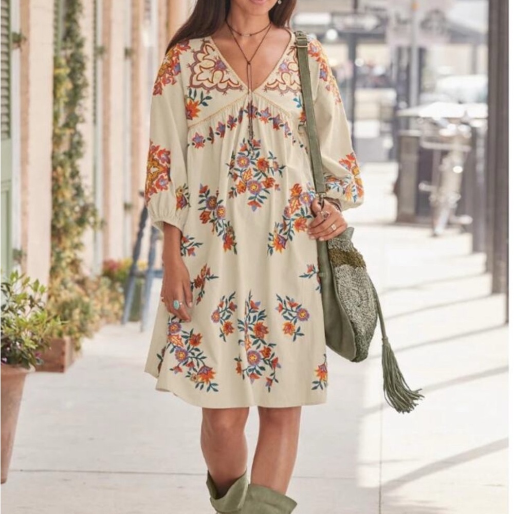 NEW WITH TAGS Sundance Floral Embroidered Cream Dress - size small